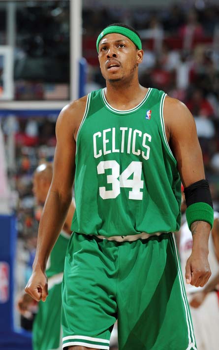 李霄鹏：希望球队能发挥出应有水平，明天奉献一场精彩的比赛（李霄鹏：期待球队发挥本色，明日奉献精彩一战）