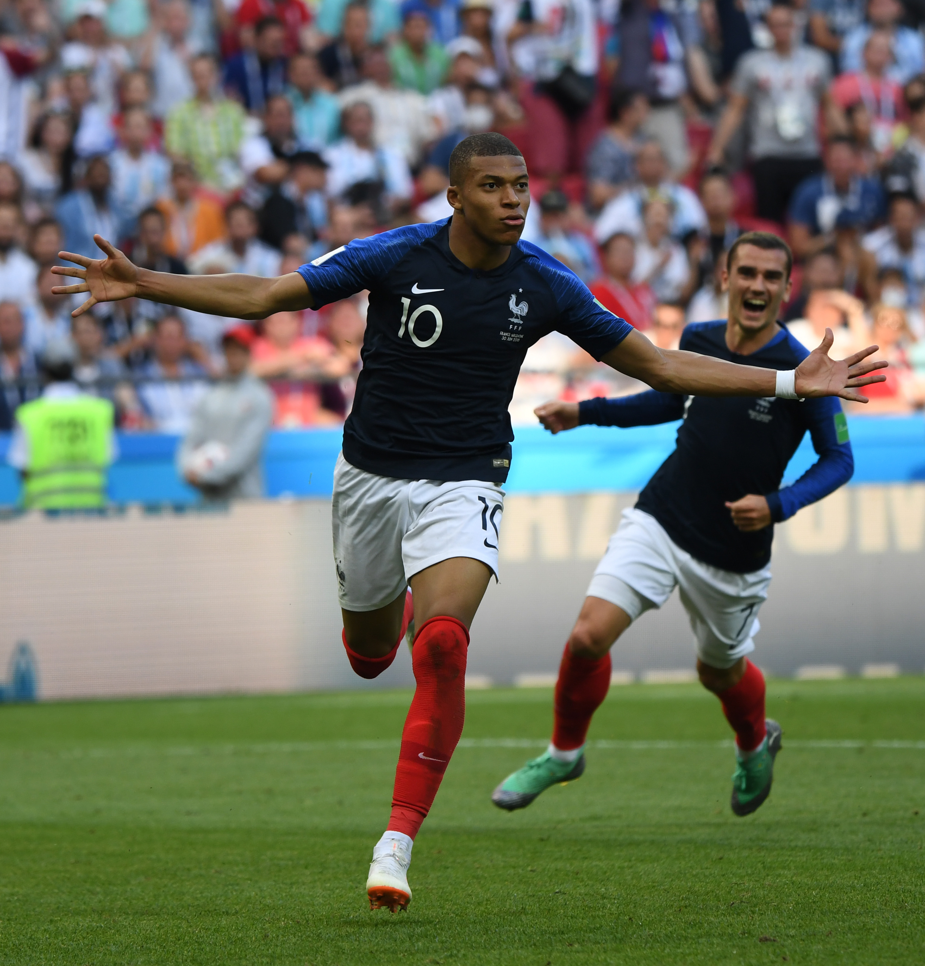 罗体：罗马进球被吹后，克雷莫内塞现场屏幕却一直显示0-2（罗体：罗马进球被吹无效后，克雷莫内塞球场大屏仍显示0-2）