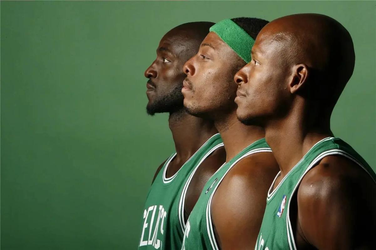 全运会武术散打资格赛林东明战胜朱兵团（全运会散打资格赛：林东明击败朱兵团）