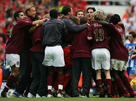 祝贺，王霜和陈晨入选2025国际足联年度最佳女足阵容候选名单