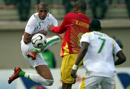 马德兴：有关方面对王洪亮带队0-3巴西不满，却对女足0-8沉默（马德兴：王洪亮率队0-3不敌巴西遭质疑，女足0-8却无人置评）