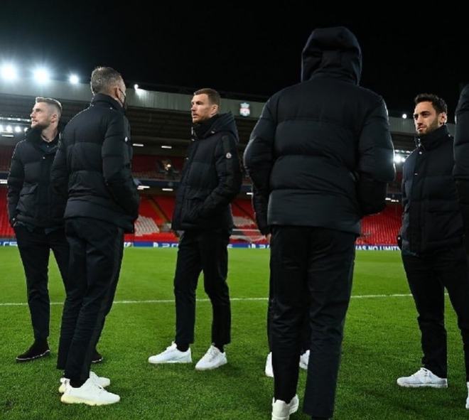 巴媒：米兰已表达对乌戈-索萨的兴趣，科林蒂安正在等待报价（巴媒：AC米兰有意乌戈-索萨，科林蒂安静候报价）