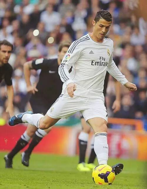 骑士内线组合压制对手