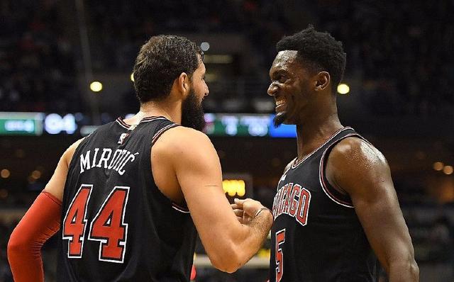 米兰官方欢迎里贝里造访米兰内洛，并发布其与迈尼昂合影（米兰官方晒照：里贝里做客米兰内洛，与迈尼昂同框）